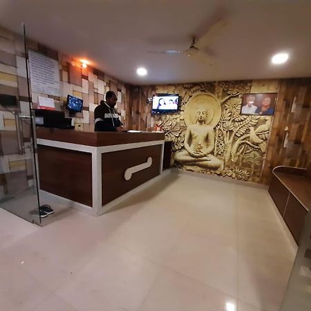 Hotel Vashishta Inn Paderu Buitenkant foto