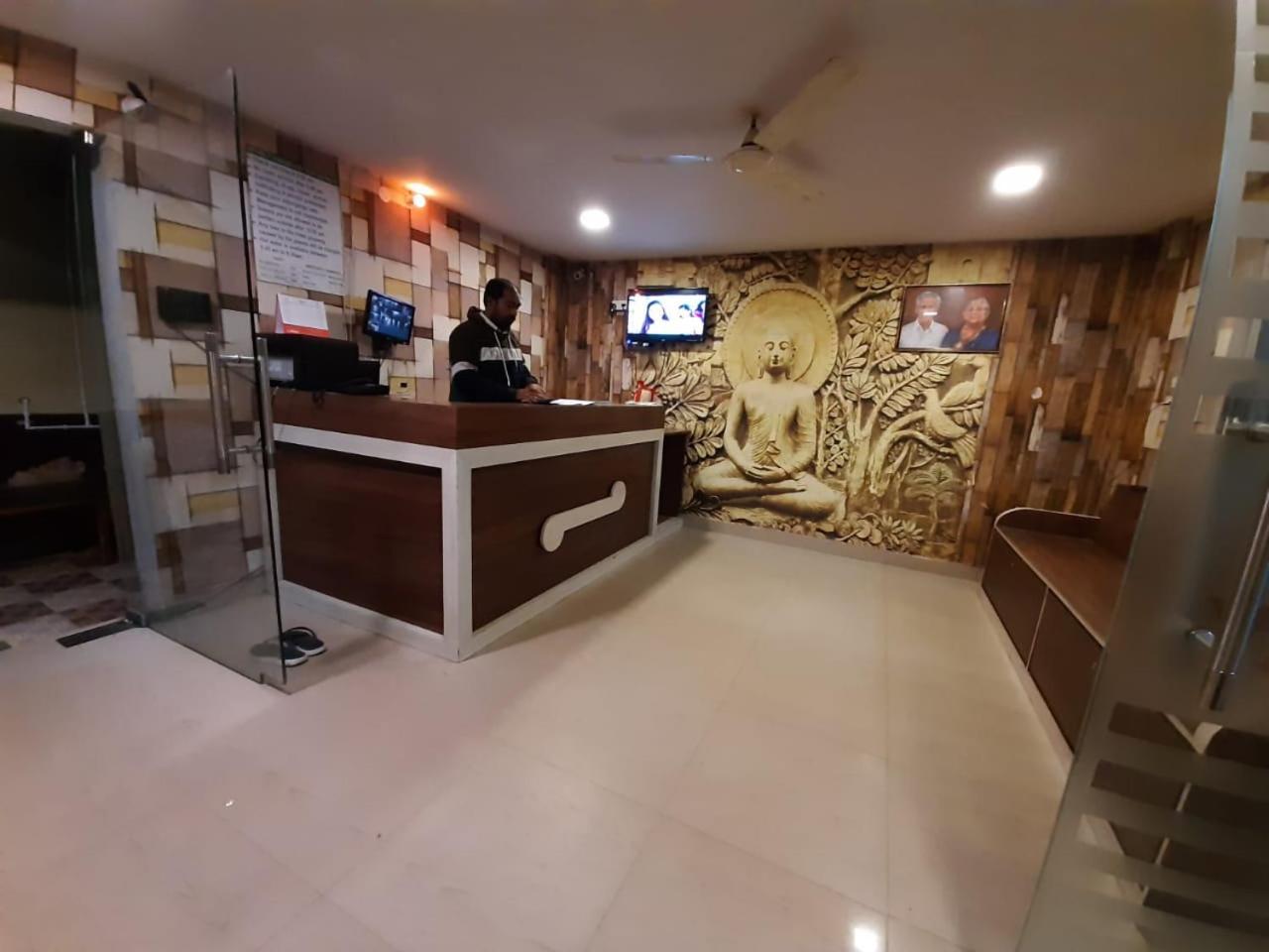 Hotel Vashishta Inn Paderu Buitenkant foto